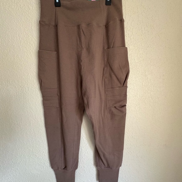 NWT HALARA Brown High-Rise Cargo Jogger Pants - Picture 3 of 14